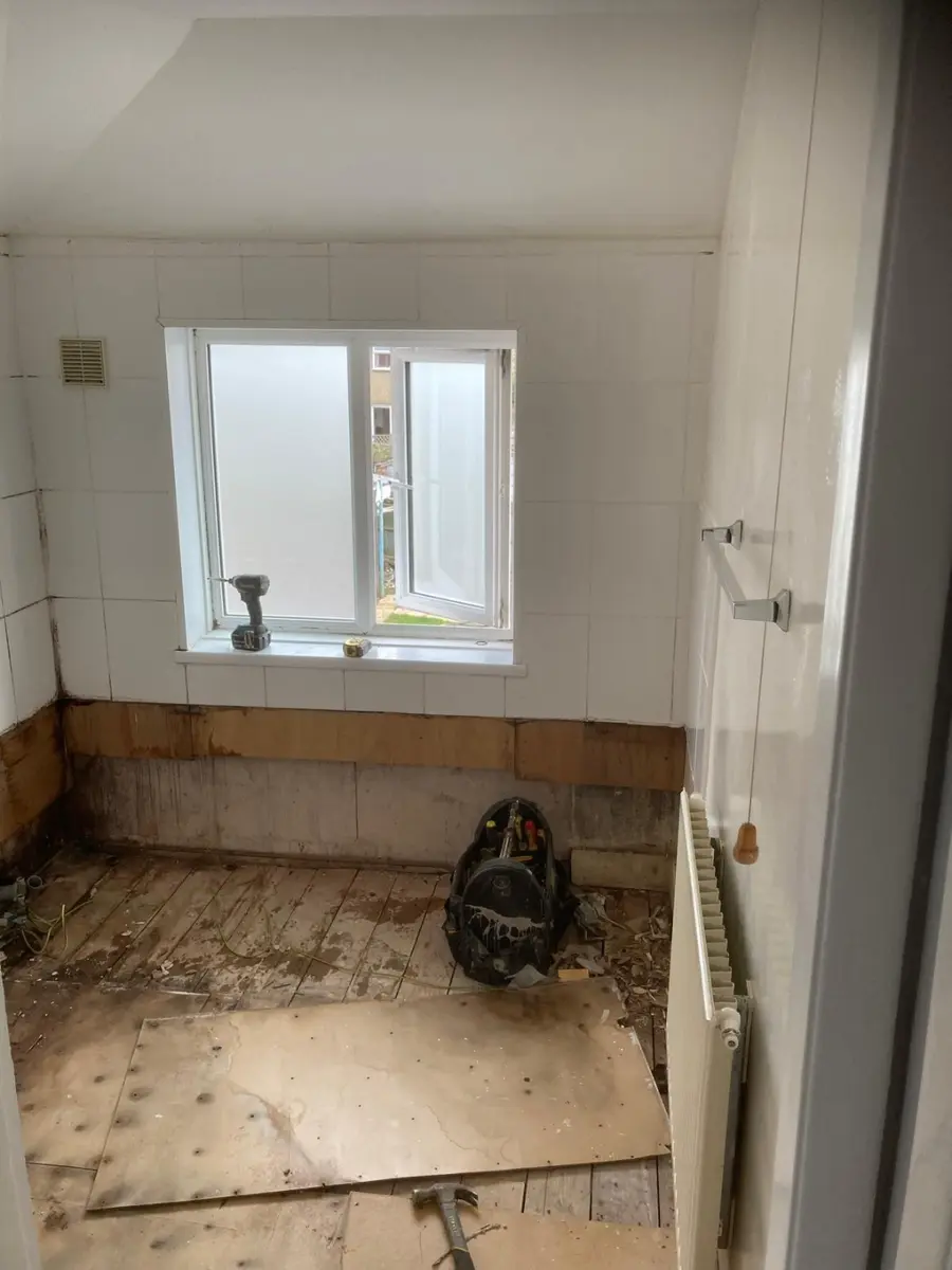 Bathroom before refurbishment
